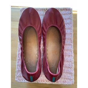 Tieks Cardinal Red Flats, sz 10